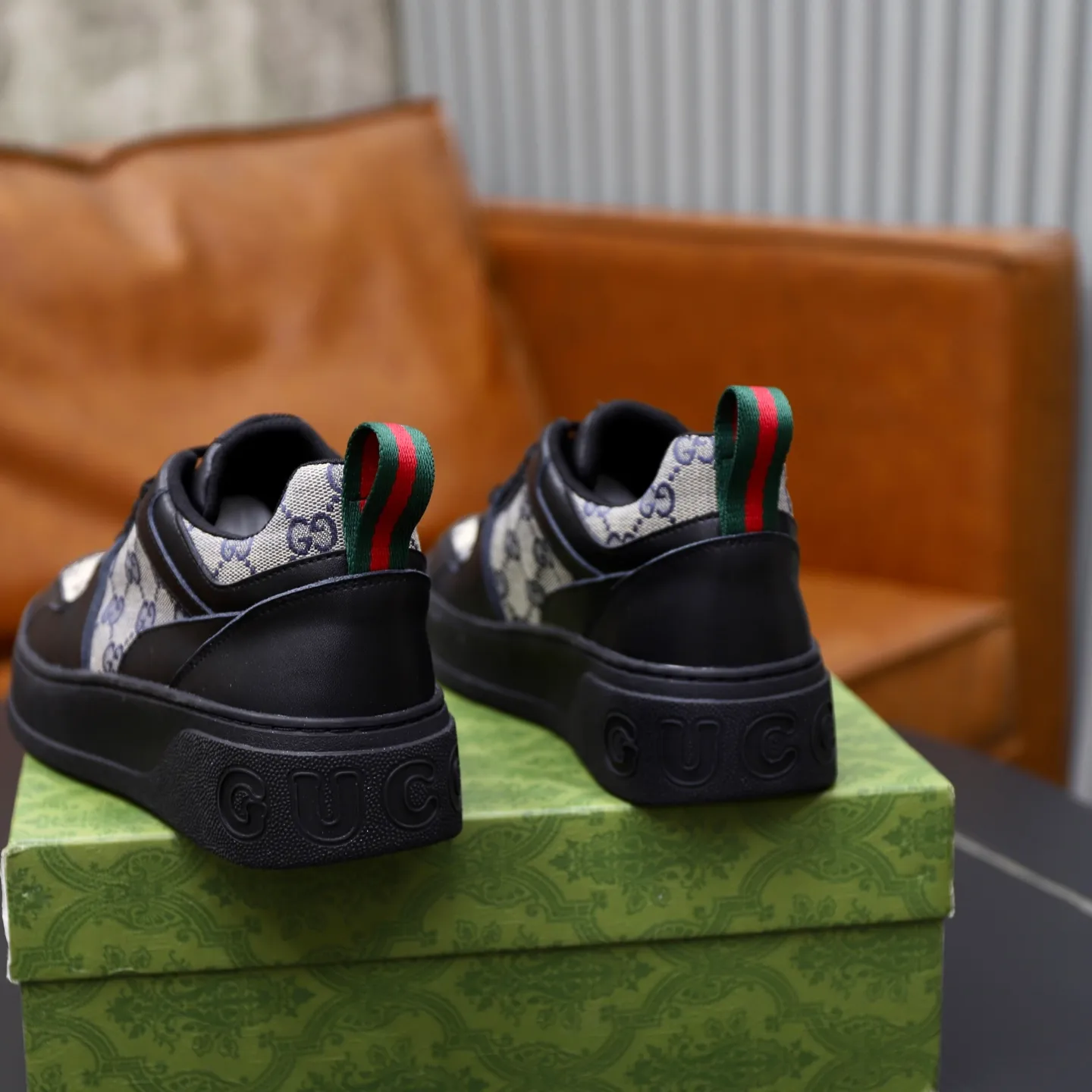 Ex-factory price: 420💰🙅‍♂️🙅‍♂️🙅‍♂️ Brand: GUCCI Standard code: 38-44 (45 customized) Grade: Same as the official website Material: Original cowhide material spliced with brand cloth Comfortable and breathable lining Lightweight and wear-resistant sports outsole Style category: Men's fashion casual shoes Running sports shoes Distinguished luxury brand elements Top luxury color: actual picture color